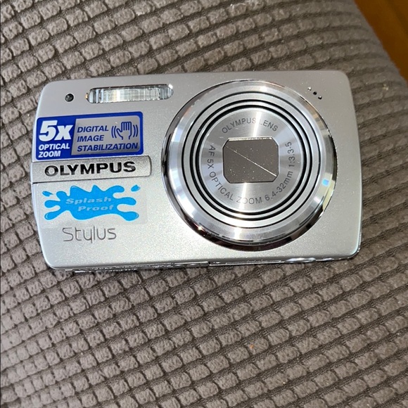 silver olympus stylus